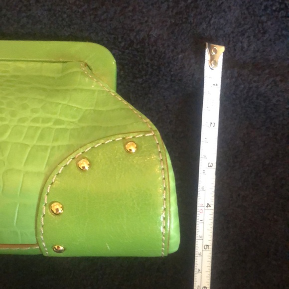 Green Michael Kors versatile clutch with gold hardware - Picture 12 of 12